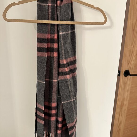 BURBERRY Cashmere Giant Check Fringe Scarf Antique Blush Like New - Picture 6 of 6